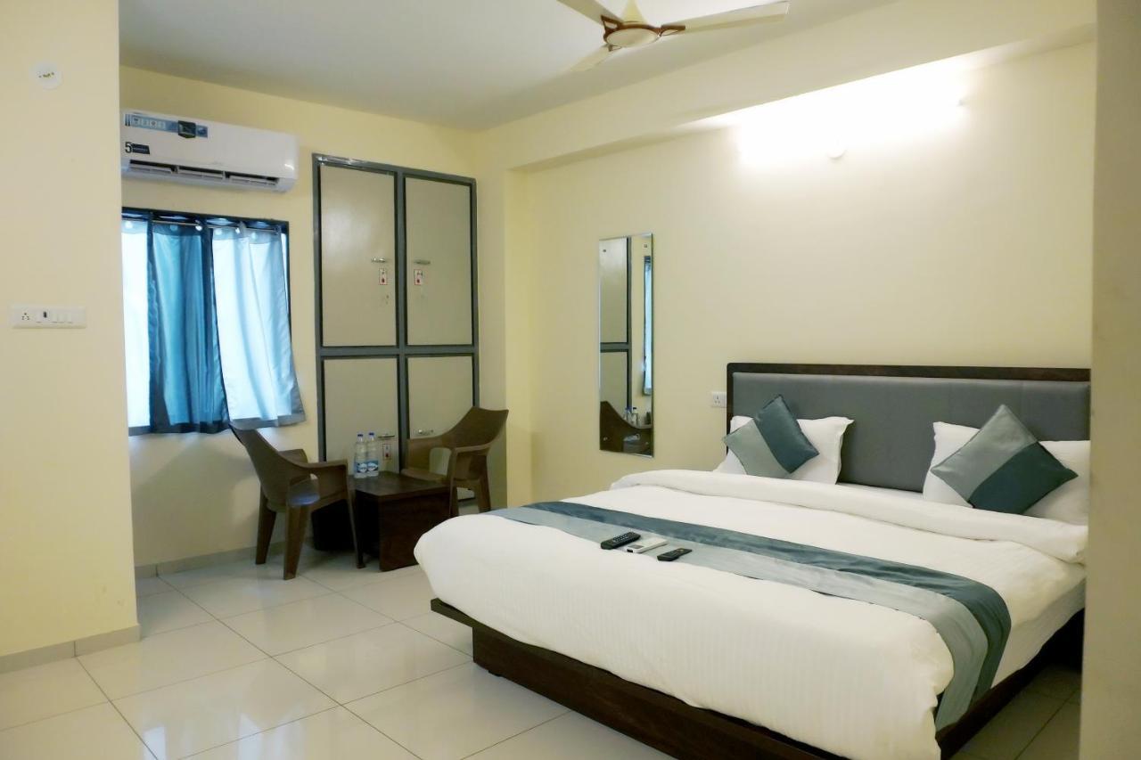 Hotel Nova Sk 라즈콧 외부 사진
