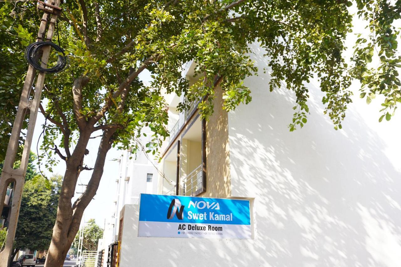 Hotel Nova Sk 라즈콧 외부 사진