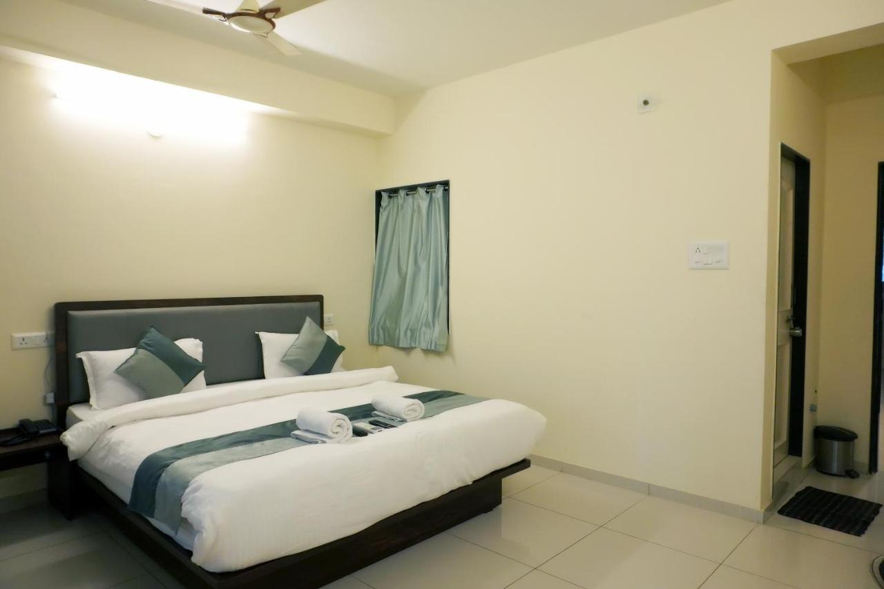 Hotel Nova Sk 라즈콧 외부 사진