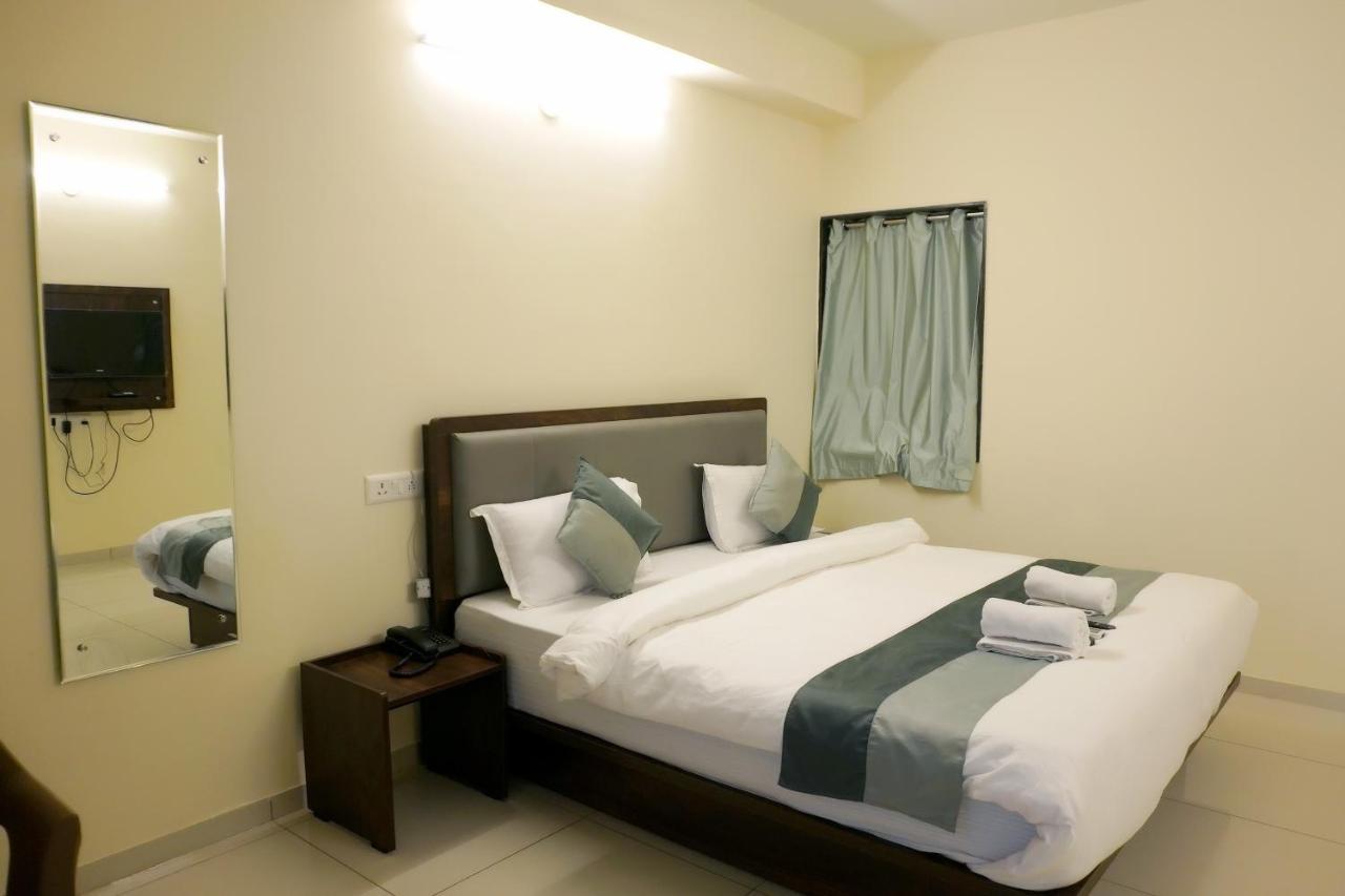 Hotel Nova Sk 라즈콧 외부 사진